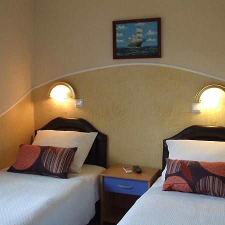 Apartments Pod Lozom With Seaview Petrovac Kamer foto