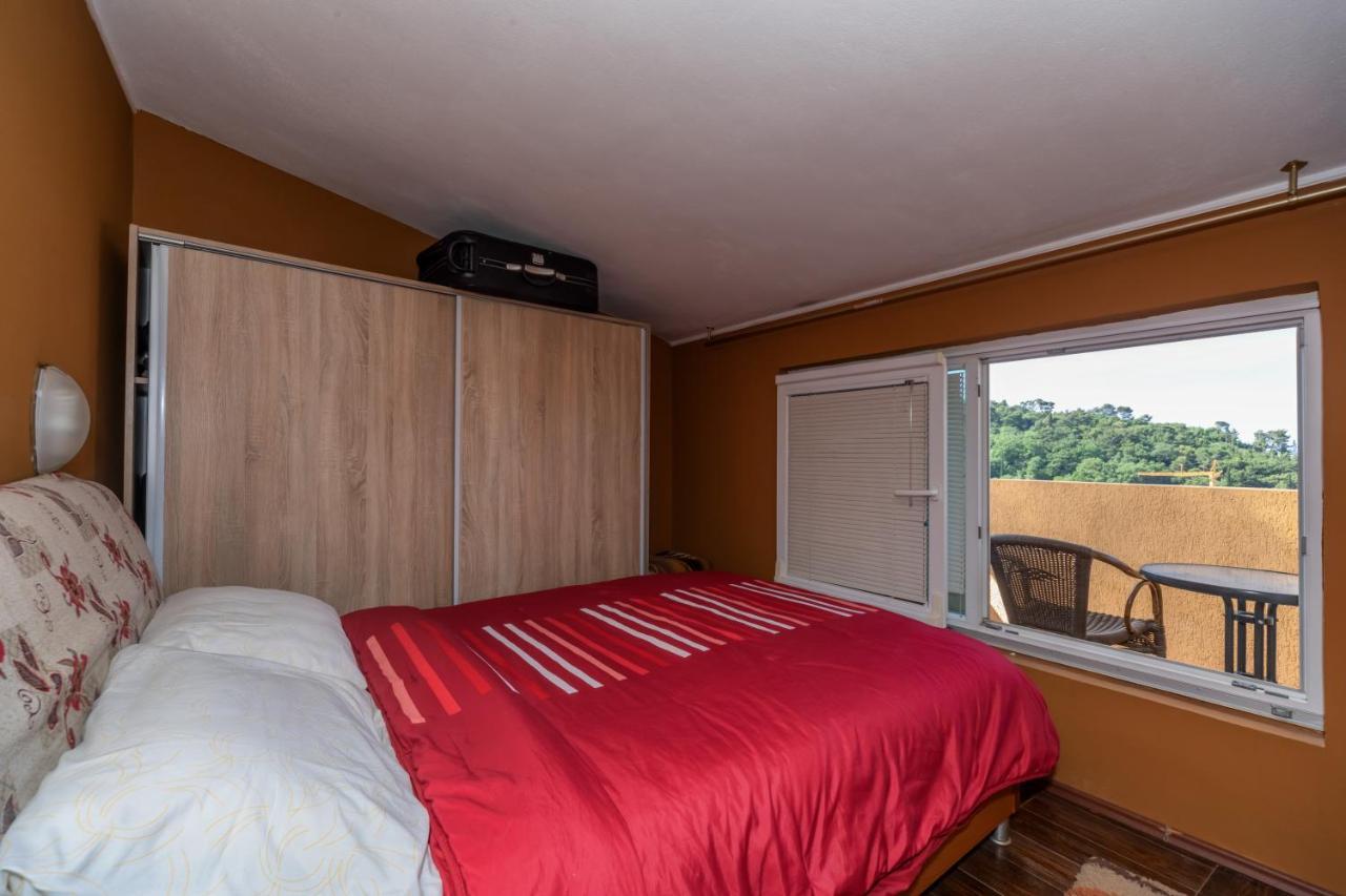 Apartments Pod Lozom With Seaview Petrovac Kamer foto