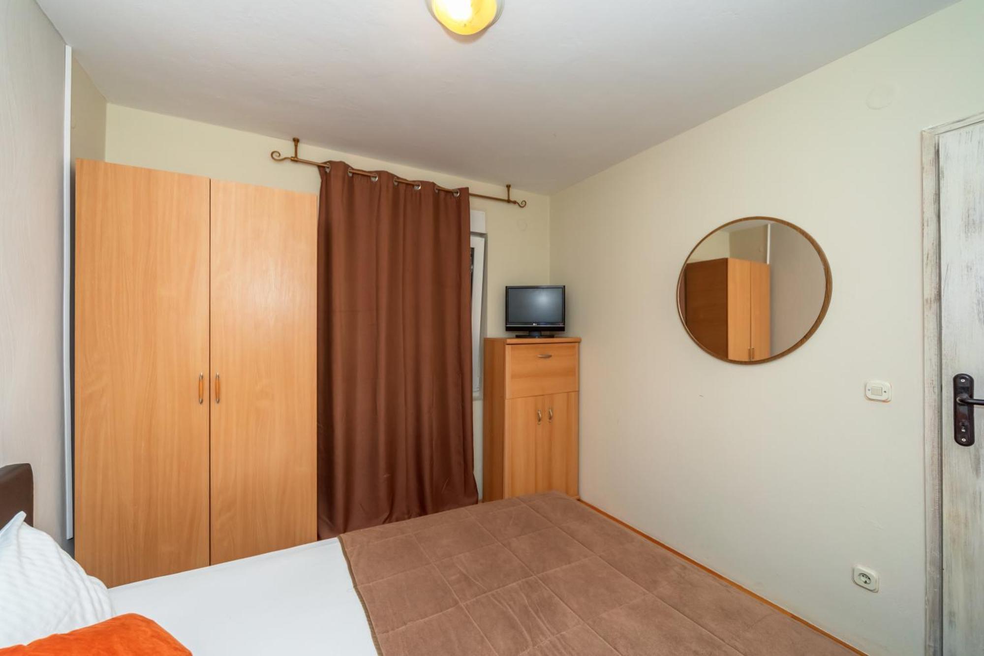 Apartments Pod Lozom With Seaview Petrovac Kamer foto