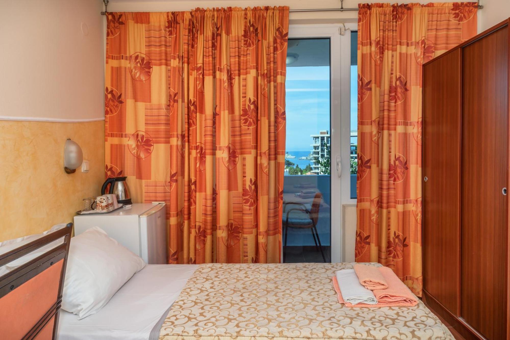 Apartments Pod Lozom With Seaview Petrovac Kamer foto