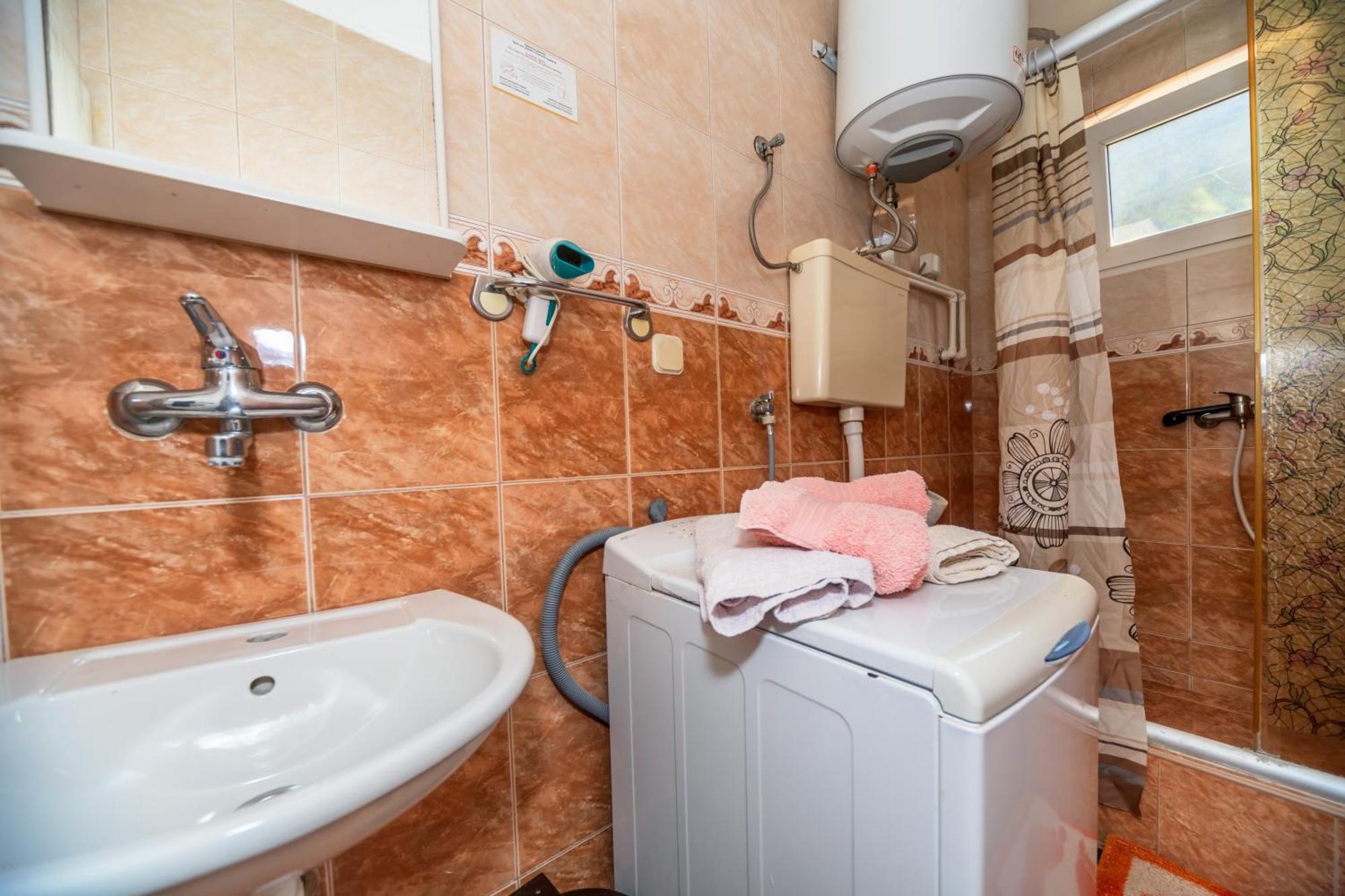 Apartments Pod Lozom With Seaview Petrovac Kamer foto
